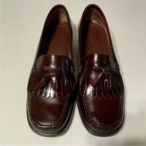 Bass Weejuns Oxblood loafers Women's 8 great condition